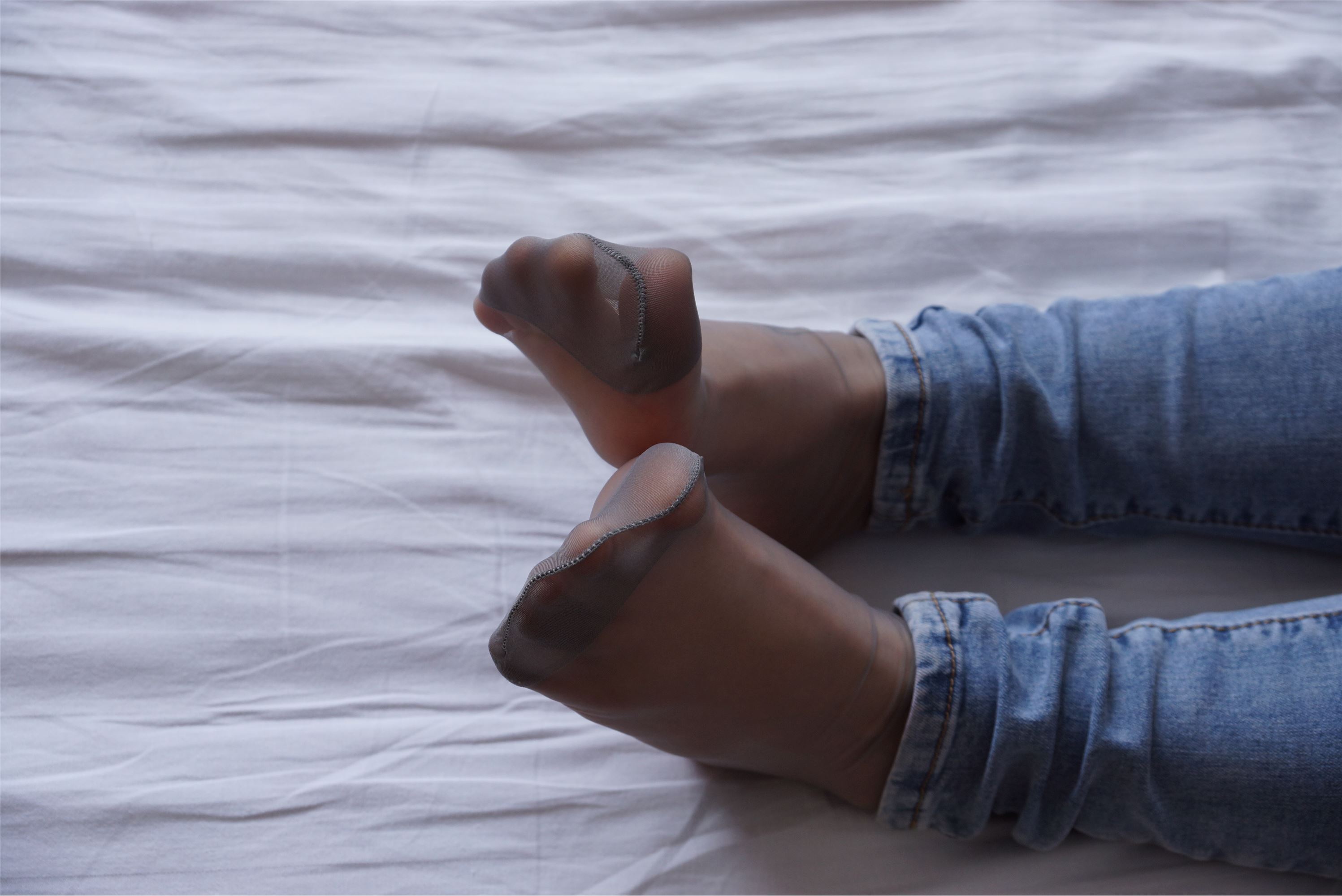 自由摄影 No.005 惬意的周末经典短灰丝陪你看看书